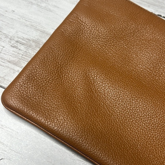 Kate Spade Camel Tan Pebbled Leather Zippered Clutch Bag - Picture 3 of 10